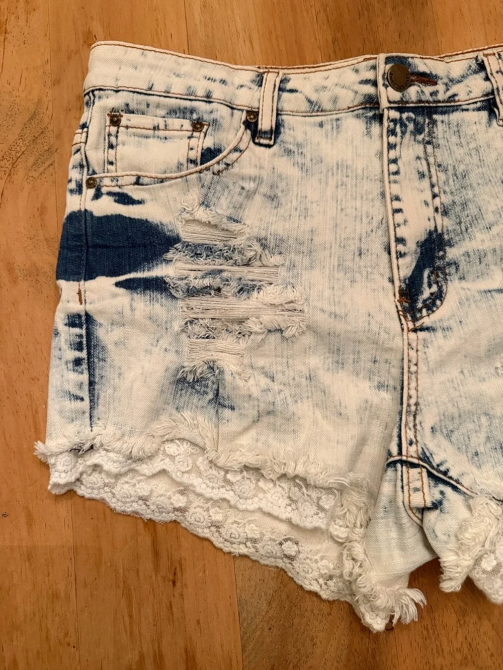 American Bazi Distressed Acid Wash Denim‎ Shorts with Lace Trim Size Large